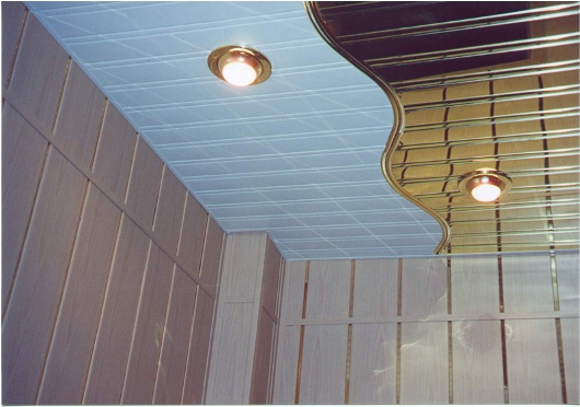 Реечный потолок в ванной комнате – просто, выгодно, надежно